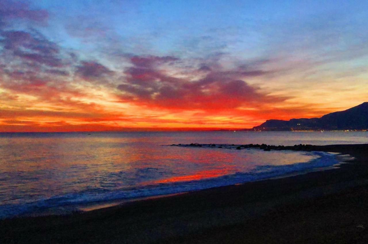 Le Case Del Sole Ventimiglia Buitenkant foto
